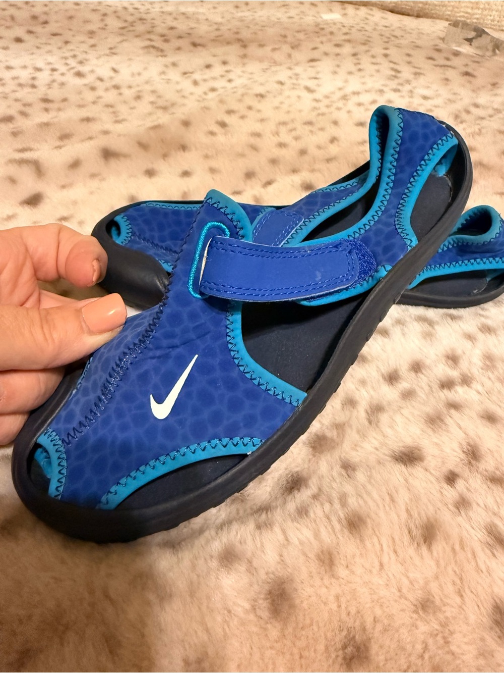 Nike Boys Youth Size 1 Blue Water Shoes Sandals